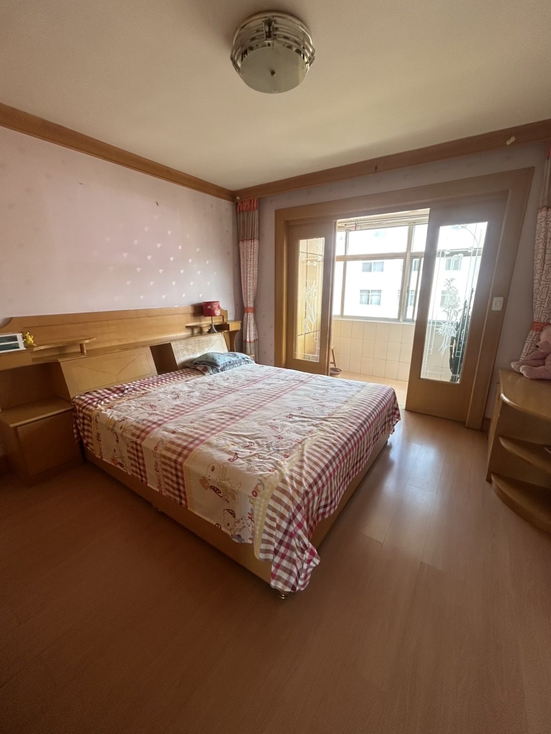 光明小区四楼73.58平，两室，配所有家电，双气，拎包入住