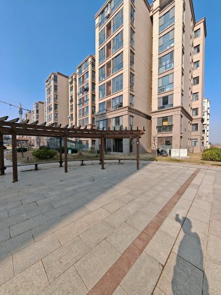 花千墅电梯一楼，两室，双气地暖， 89.75平，仅售22.8万！