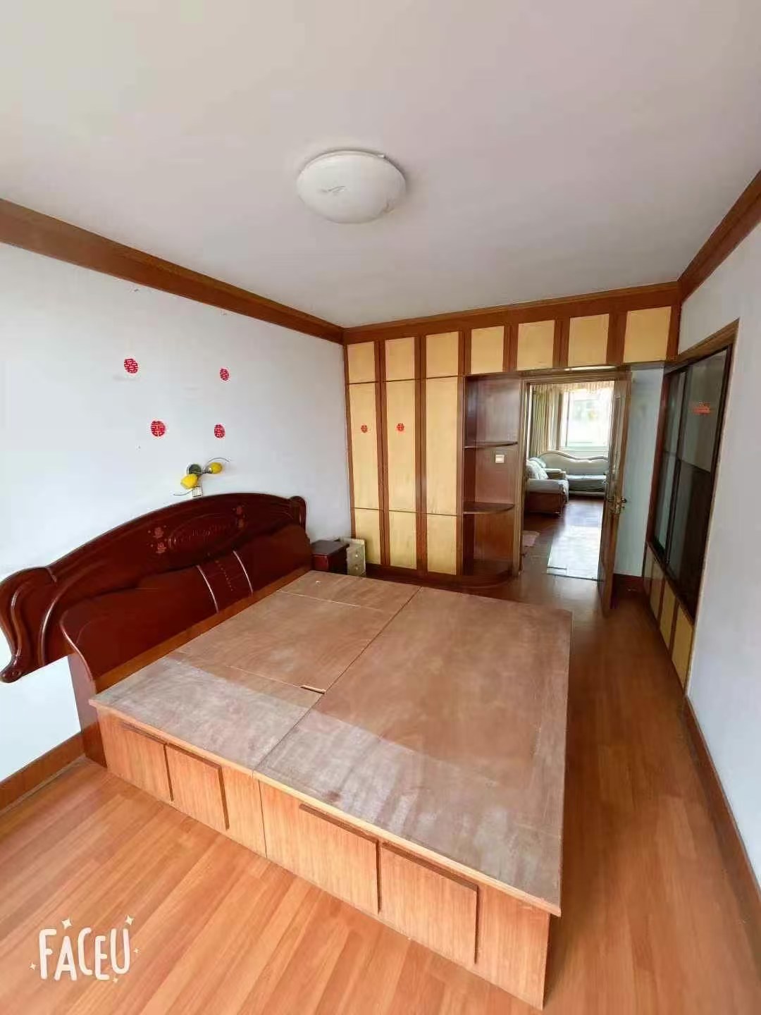 兴东小区，三楼，86平，38.8万，两室可改三居室