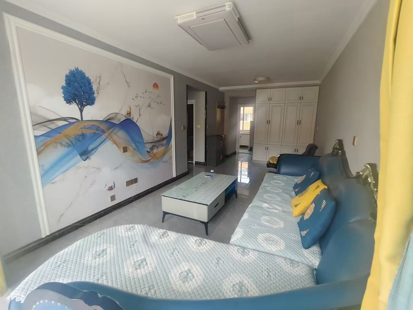富寓小区5楼！68平！二室，双气！精装，家电齐全，拎包入住，1200元/月，年租年付。