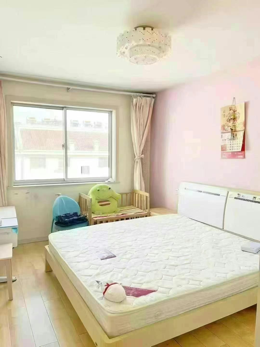 金苹果小区，全框架6楼+阁楼，96平，32.8万 二室二厅