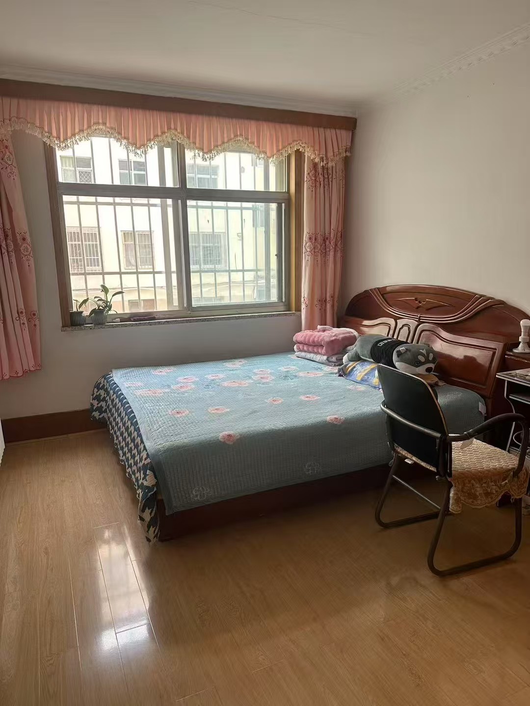 滨河小区一楼，80平，32.8万，三居室