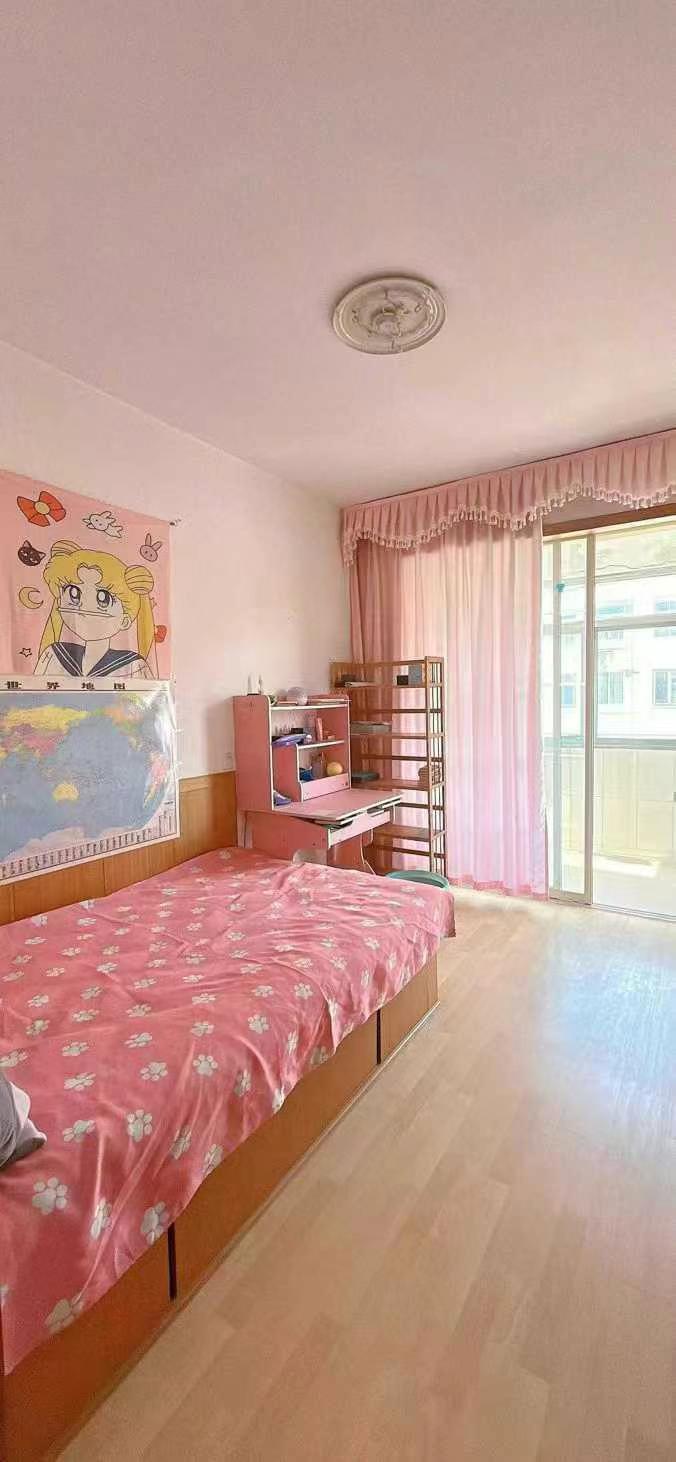 笙歌小区4楼65平(非顶楼)，19.8万，三室一厅，双气齐全