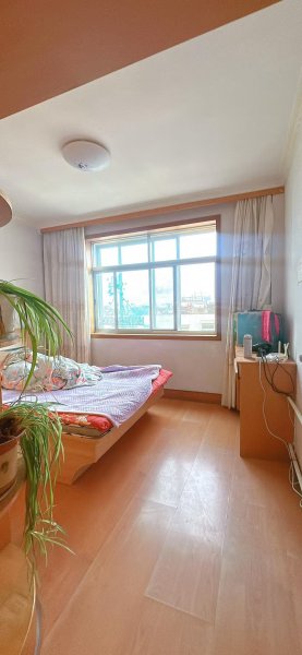 向阳二区5楼78平边户，三室一厅，家电家具齐全，租800/月