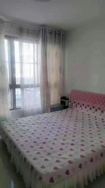丽景华庭步梯1楼85平，3室框架精装短住，价格便宜。