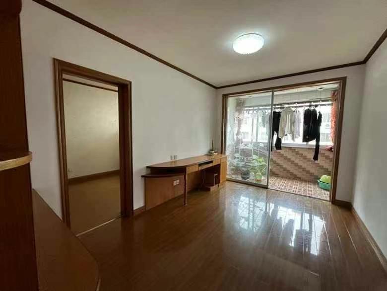 祥和小区 3楼，119平 43.8万 三室朝阳。双气齐全