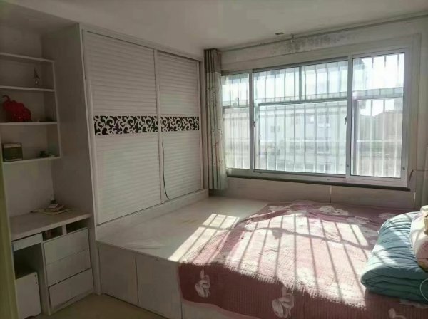 向阳二区5楼（非顶楼），85.22平 29.8万，精装双气三室