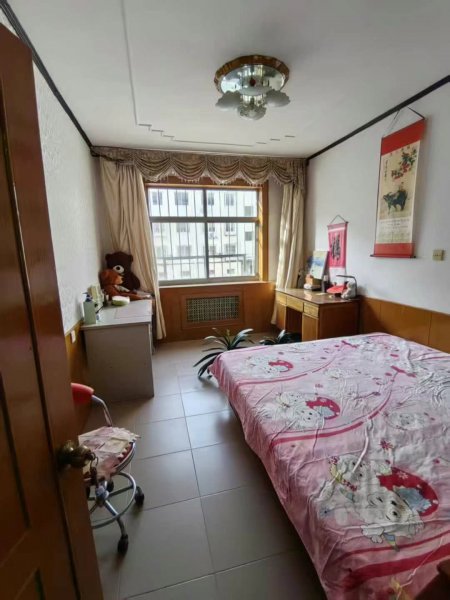 笙歌小区 一楼，97平 中厅三室，39.8万