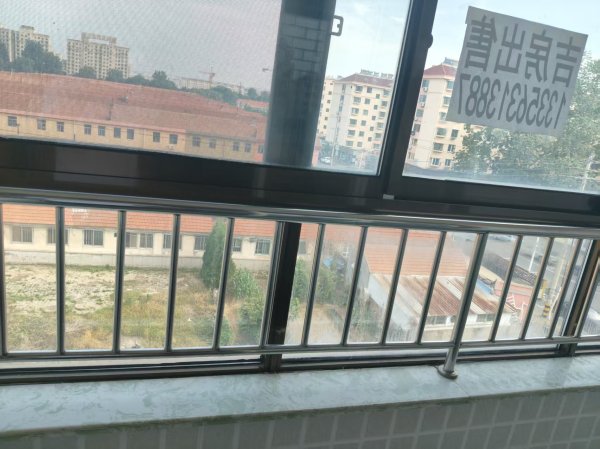 一实小门口的书包房