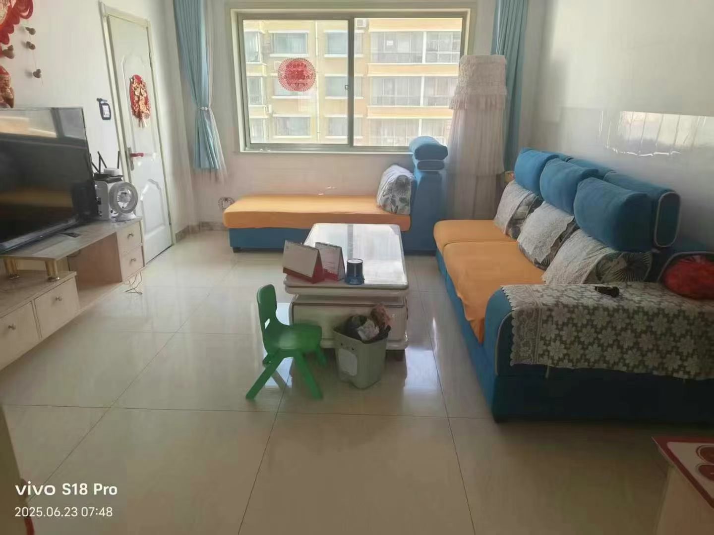 兴发小区住人1楼 三室 地暖天然气 家具家电齐全 两个电视 两个空调1200/月