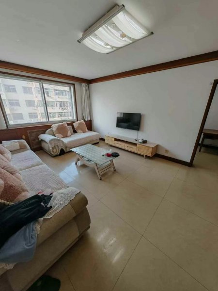 胜利花园 三楼 93平，两室两厅， 45.8万