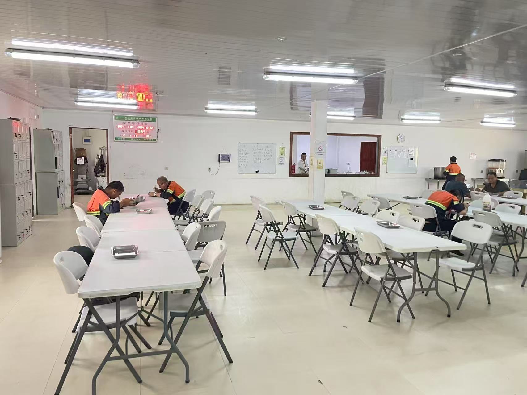 塞尔维亚普工 钳工 木瓦钢，缴纳社保普工