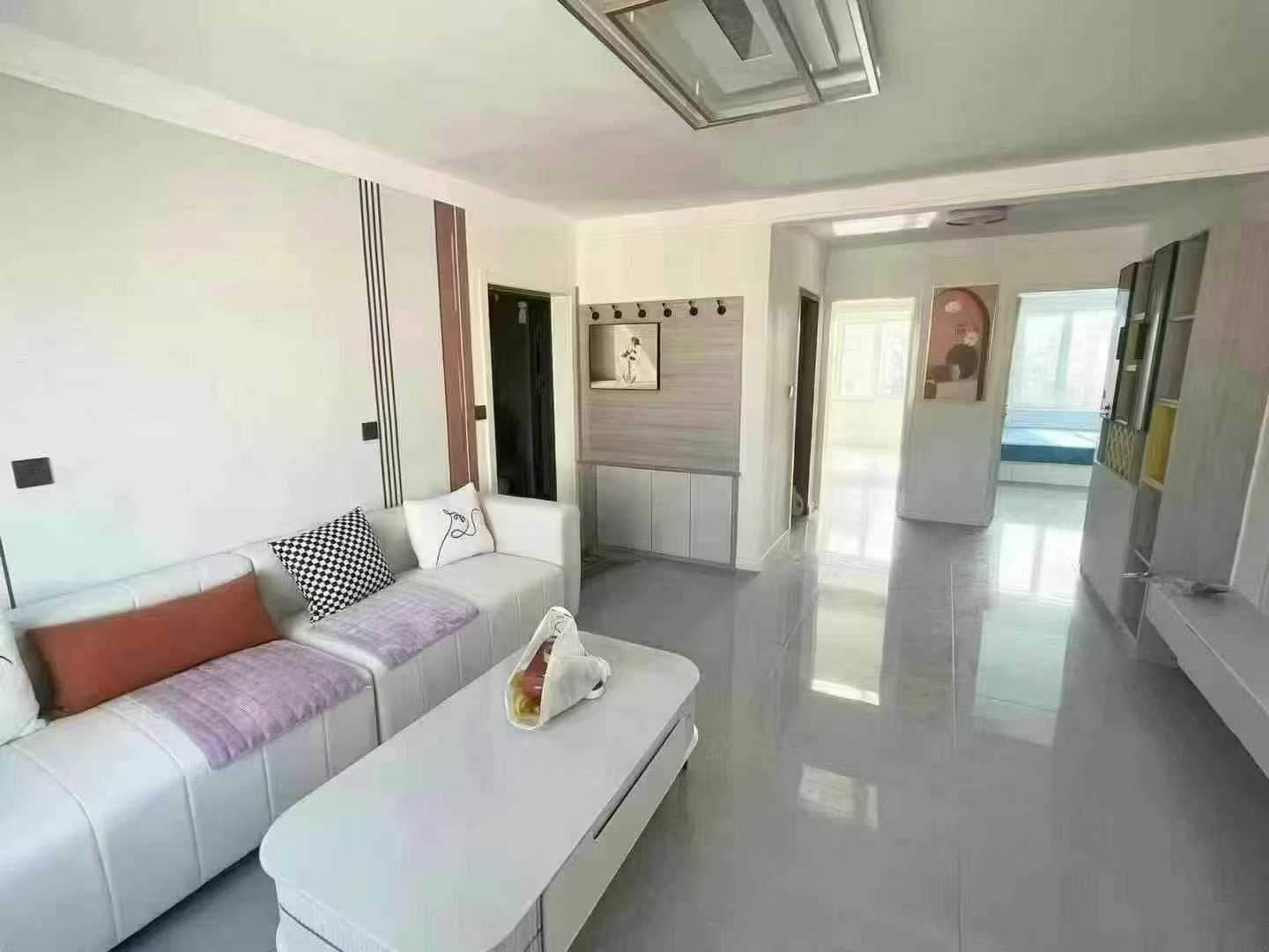 光明小区4楼90平，3室，家电家具齐全，年租1500/月，