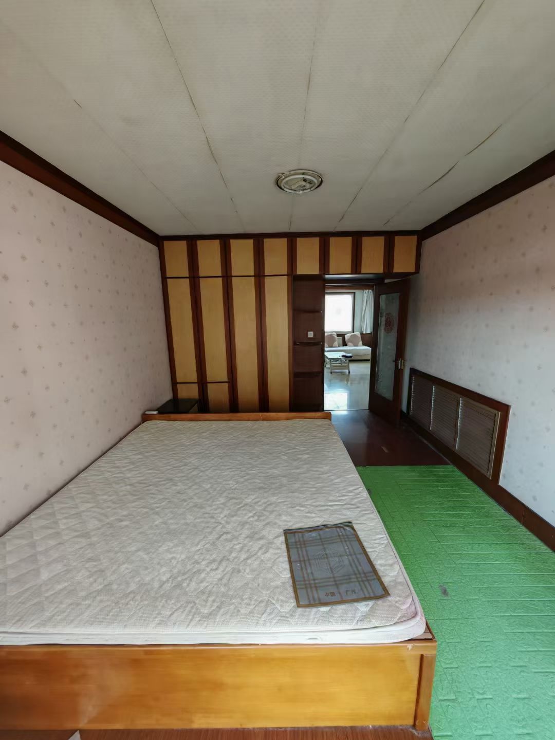 胜利花园 三楼 93平，45.8万 两室两厅