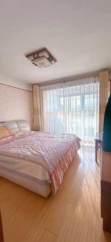富新花园框架6楼十阁楼 87平，33.8万 二室三厅+衣帽间