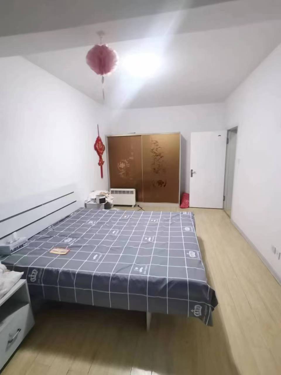西馨苑小区6楼88平2室家电家具齐全双气有空调600/月干净整洁拎包入住