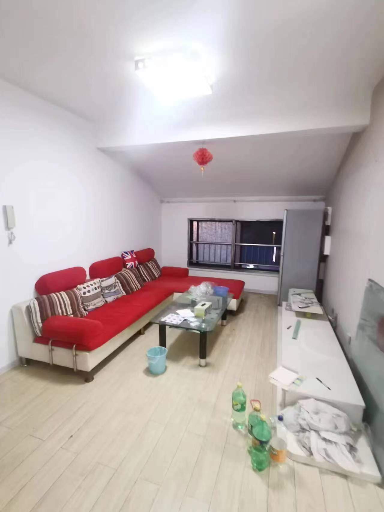 西馨苑小区6楼88平2室家电家具齐全双气有空调600/月干净整洁拎包入住