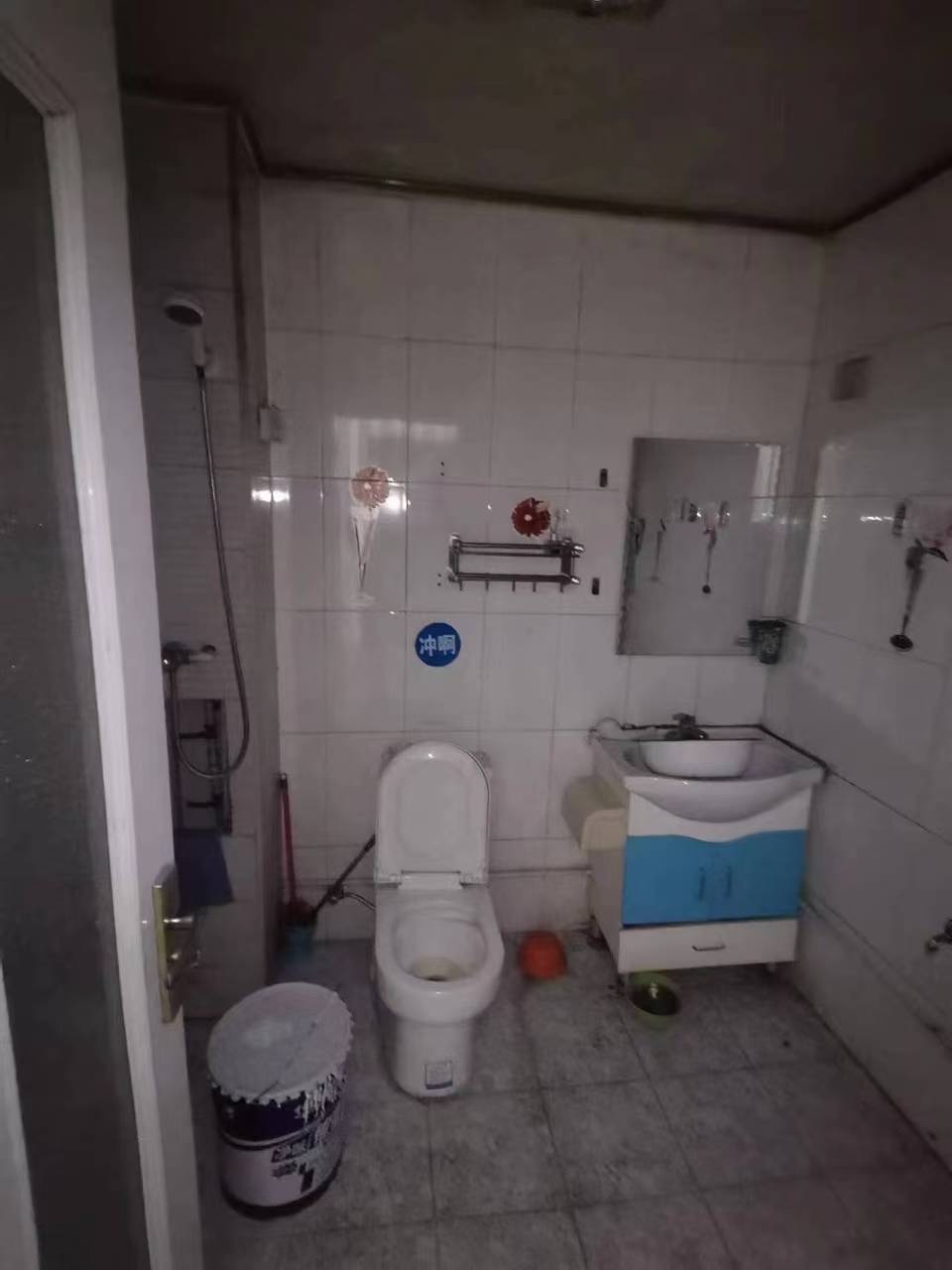 西馨苑小区6楼88平2室家电家具齐全双气有空调600/月干净整洁拎包入住