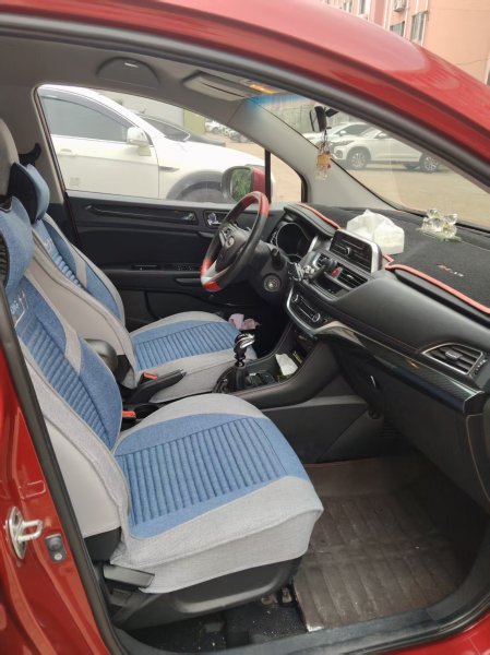 女司机一手车，原版原漆，全车0补漆，2017年5月上牌联系15063133255