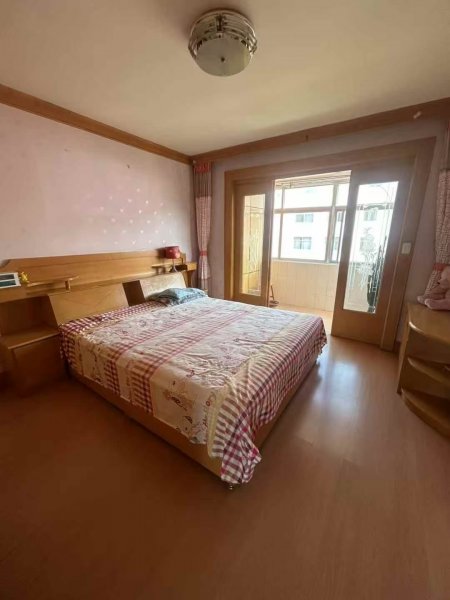 光明小区四楼73.58平，两室一厅，配所有家电，拎包入住