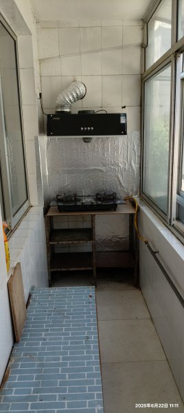 黄山小区29号楼2楼出租，面积70平方米，靠路边，生活方便