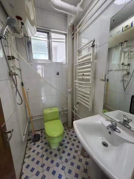 馨园小区贴地4楼顶三楼，非顶楼！65平，家里板正拎包入住