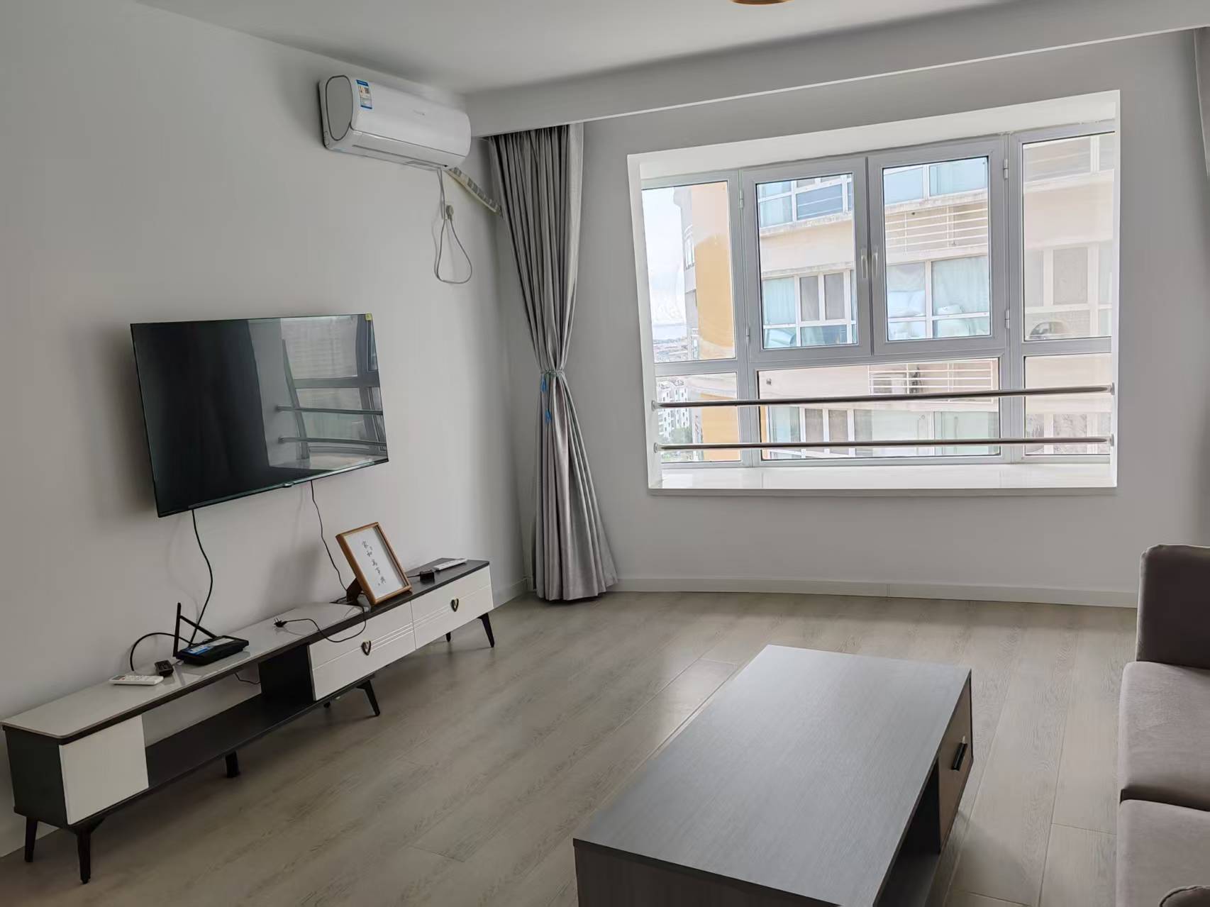 皇冠假日房屋出租，一线海景精装未住