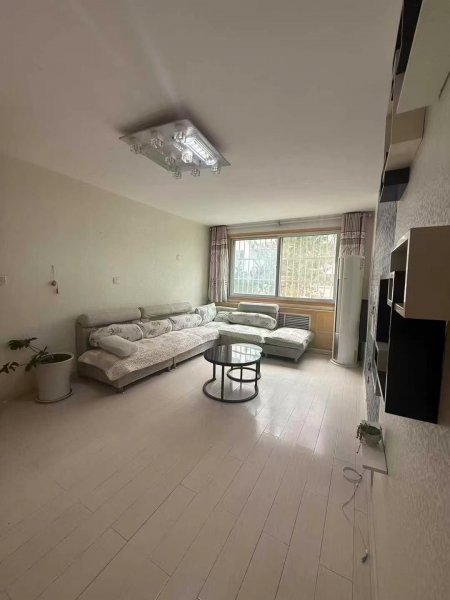 黎明花园小区一楼98平 两室两厅 ，家具家电齐全，拎包入住
