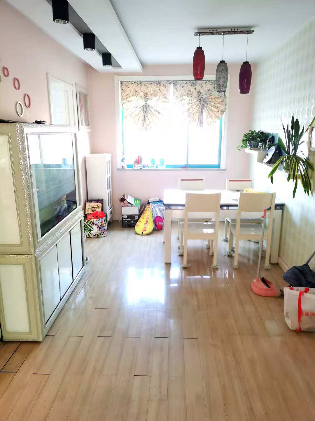 罗马阳光城3楼128平3室家电家具齐全双气有空调热水器1500/月干净整洁拎包入住