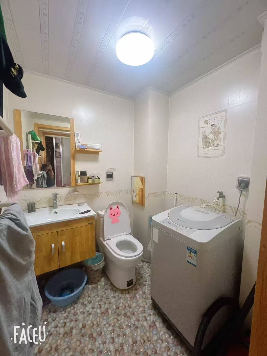 城东新三区4楼121平，框架精装短住，3室2卫。