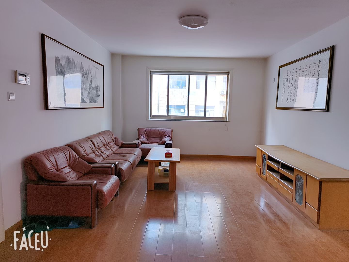 西城华府1楼101平，3室框架精装短住，价格可议。