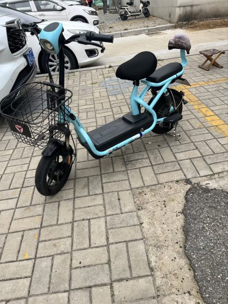 出售雅迪电动车，刚换的新电瓶，仅需888元可置换，乳山市里看车