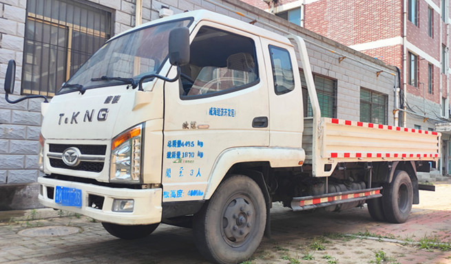 3米8斗排半货车