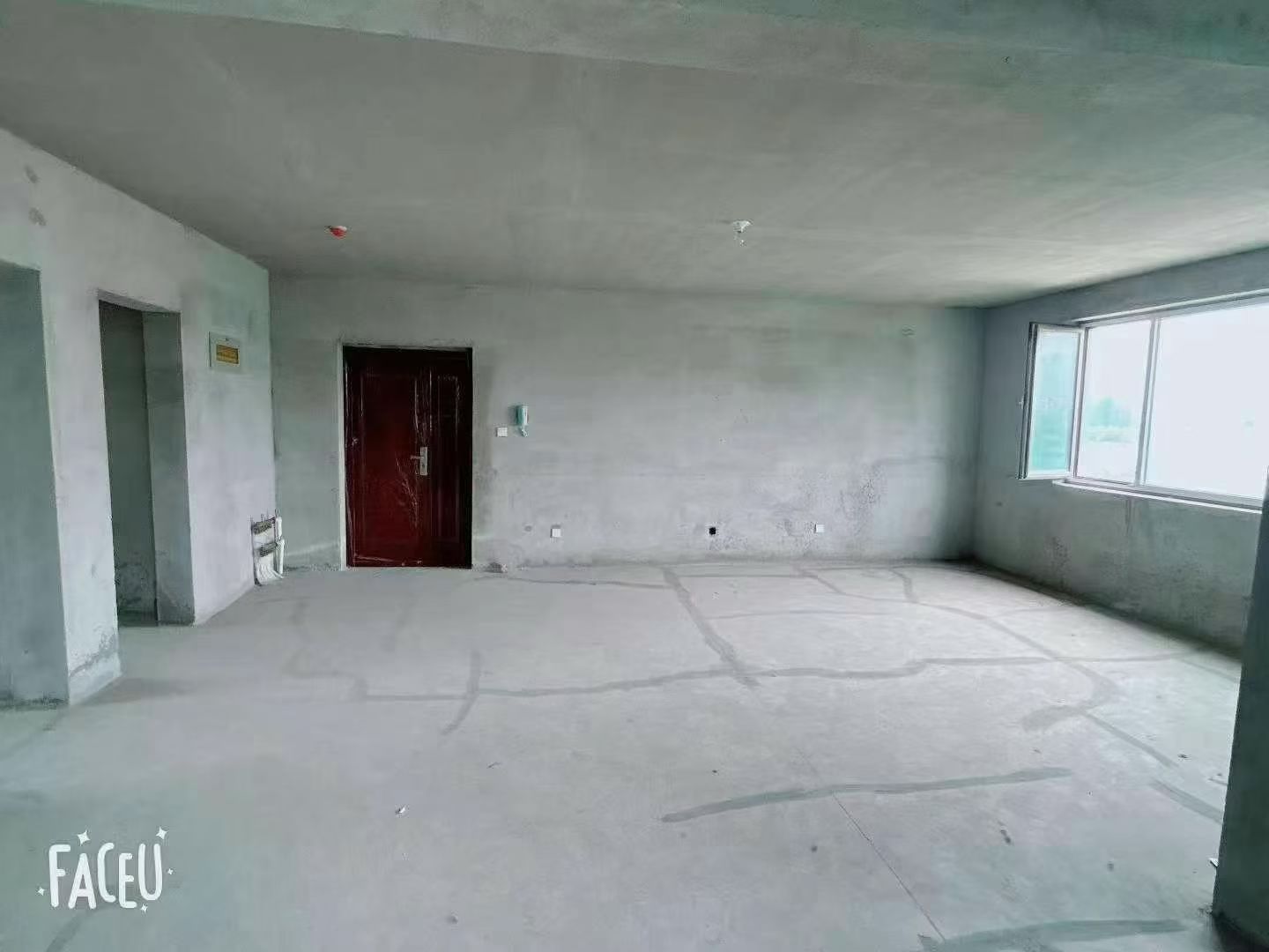 聚龙苑电梯4楼152平，毛坯，3室2卫，价格便宜。