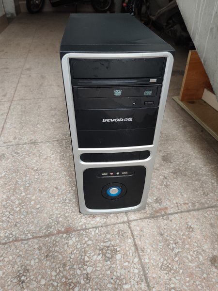 电脑主机十屏显