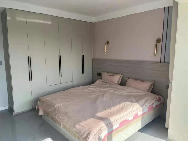 光明小区，四楼，90平，三室，1500/月