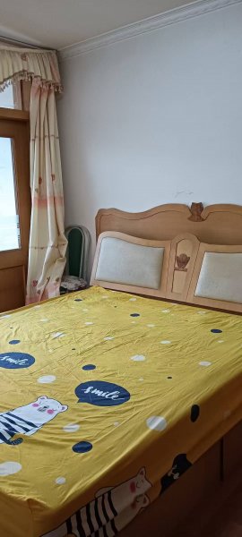 金泰小区二楼81平，两室两厅双气，干净板正，新买的洗衣机，家电齐全