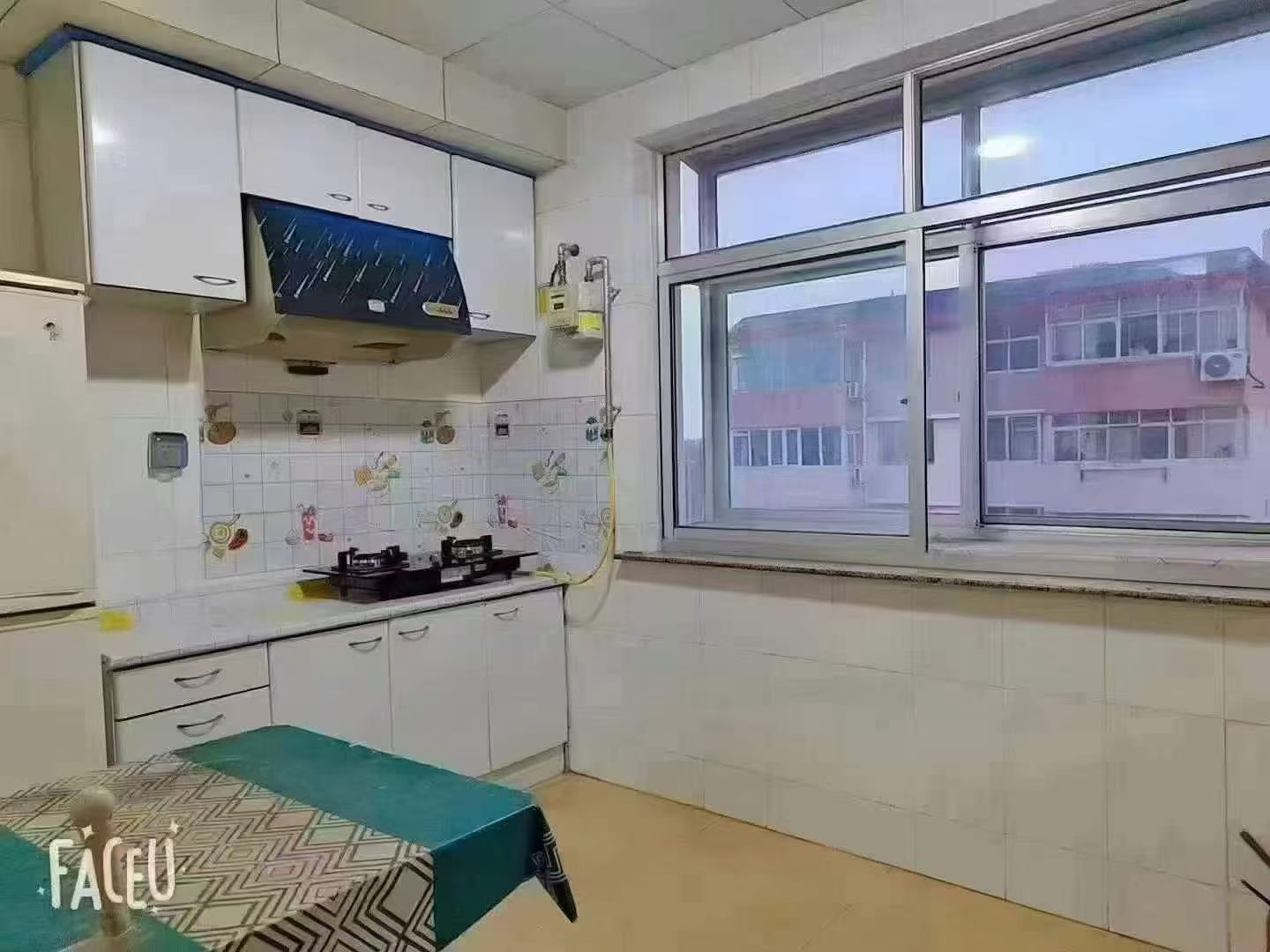 出门公园 幸福小区四楼87平 三室 拎包入住 900