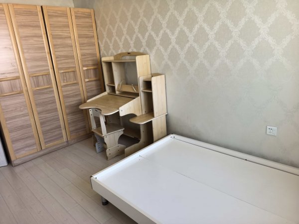 一中西门文苑小区5楼120平3室家电家具齐全双气有空调热水器1300/月干净整洁拎包入住