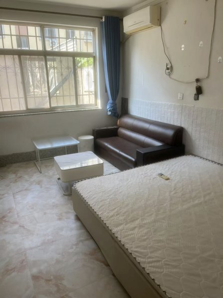 一中旁一楼出租
