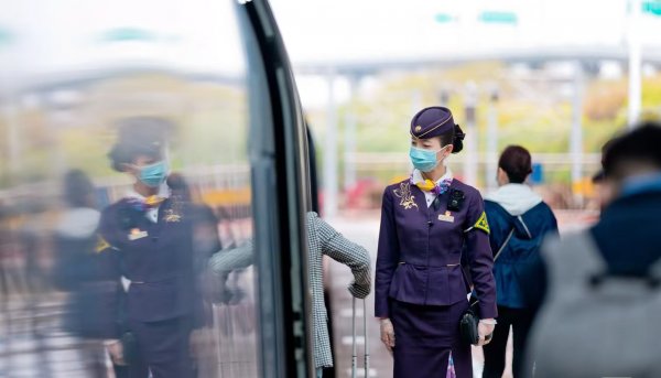 高铁乘务员安检员票务员餐吧员