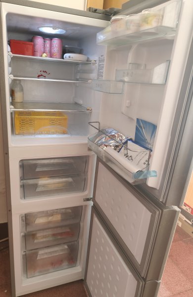 九成新冰箱出售