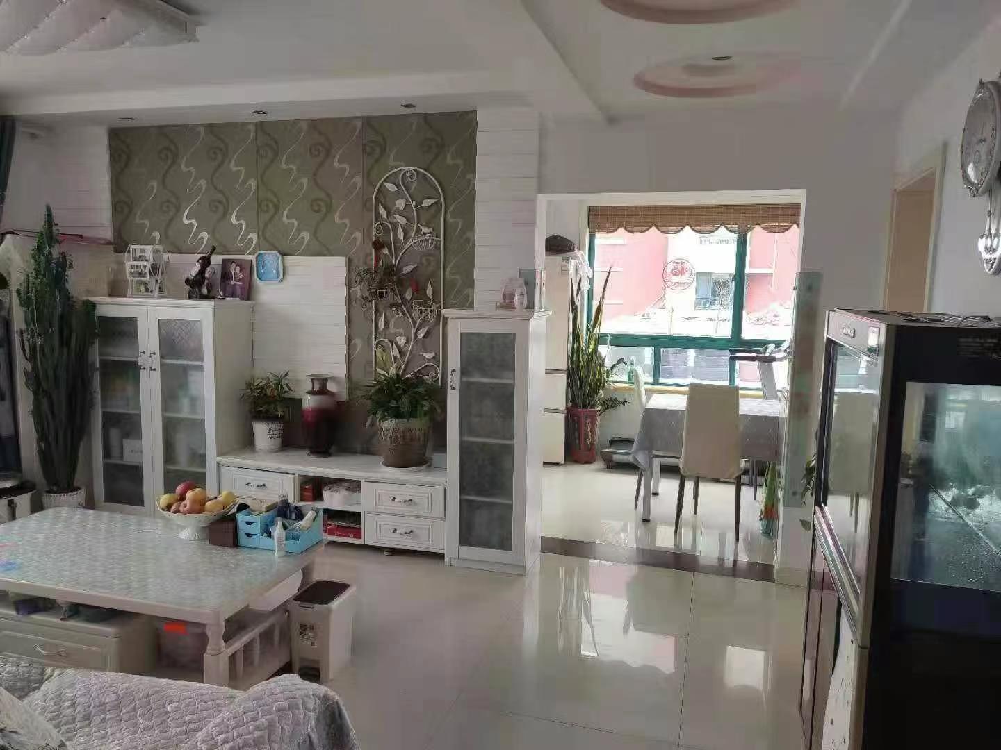 罗马阳光城一楼97平，58.8万，三室朝阳，精装修