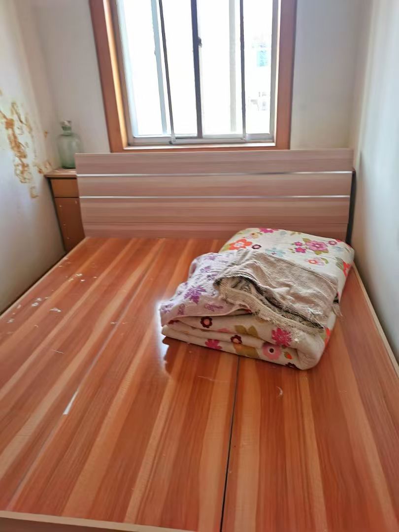 城东一区5楼80平3室家电家具齐全双气有空调热水器800/月干净整洁拎包入住