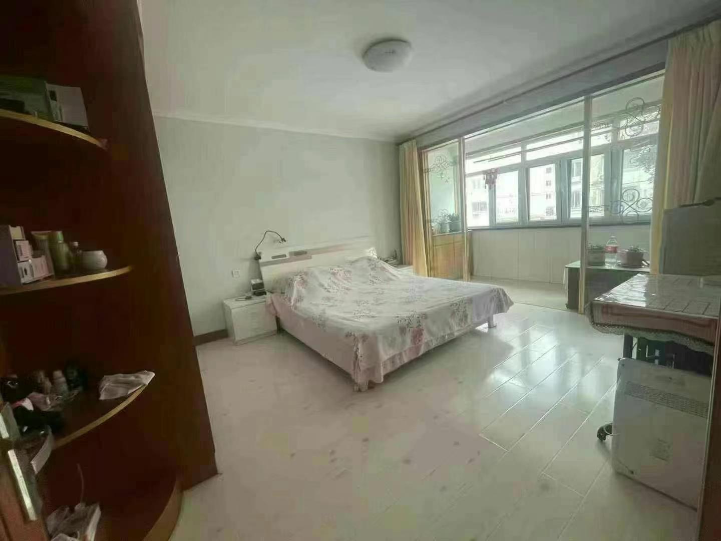 世纪花园 1楼西户 97平，精装两室两厅，家具家电齐全