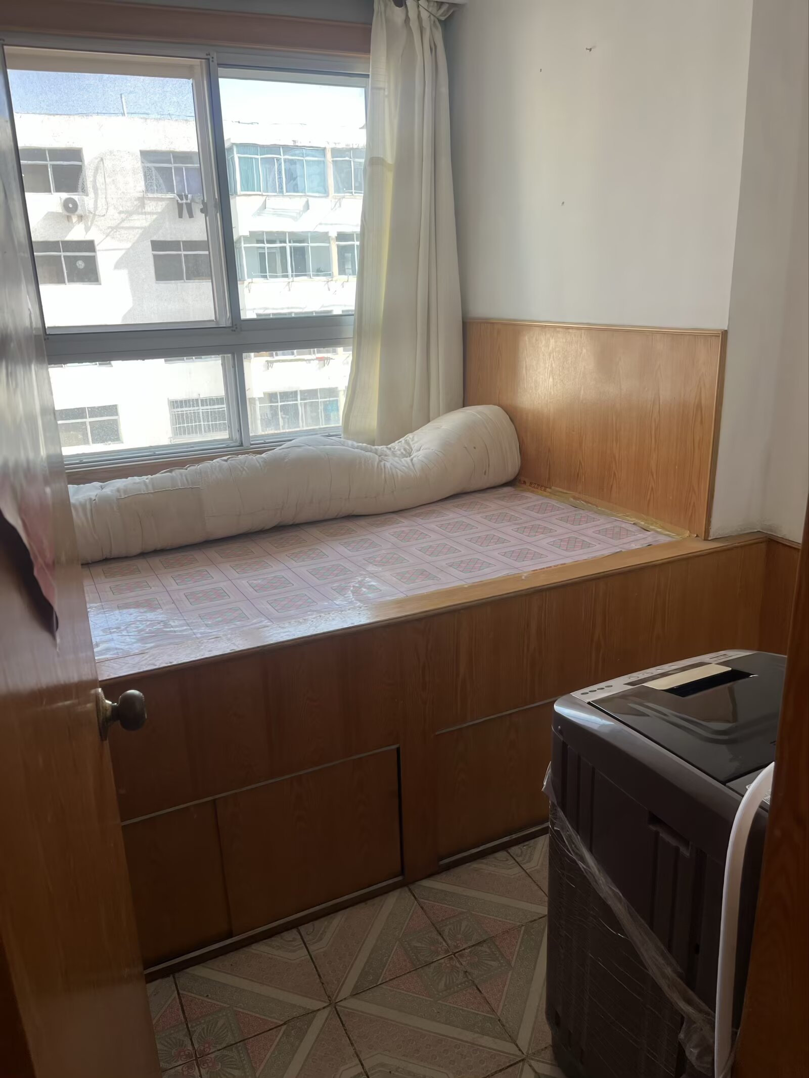 出租金帝商厦附近一梯一户四楼
