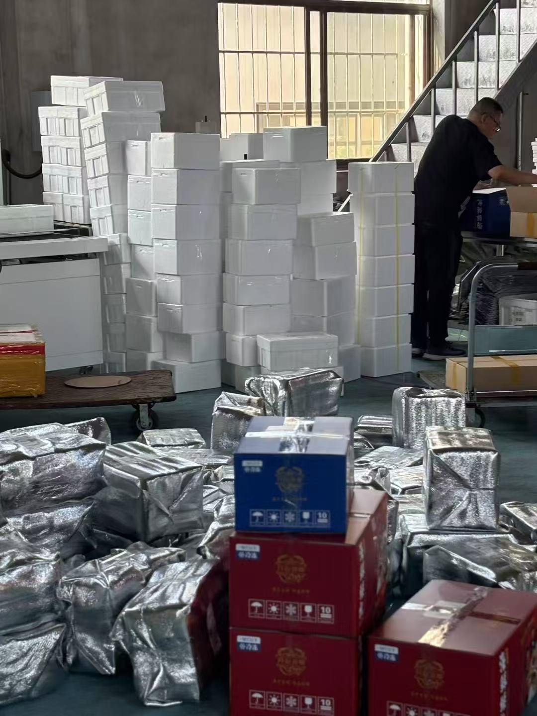 招 ￥￥ 女员工月薪3000-6000，交保险，工作稳定