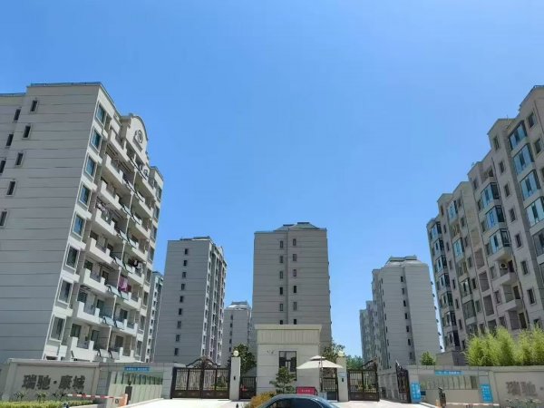 急售特价????️瑞驰康城顶账房，二楼东边户140平，二楼西边户131.9平，三室两卫