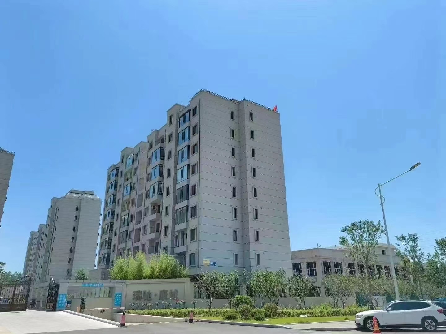 特价????️瑞驰康城顶账房，二楼东边户140平，二楼西边户131.9平，特价面谈，