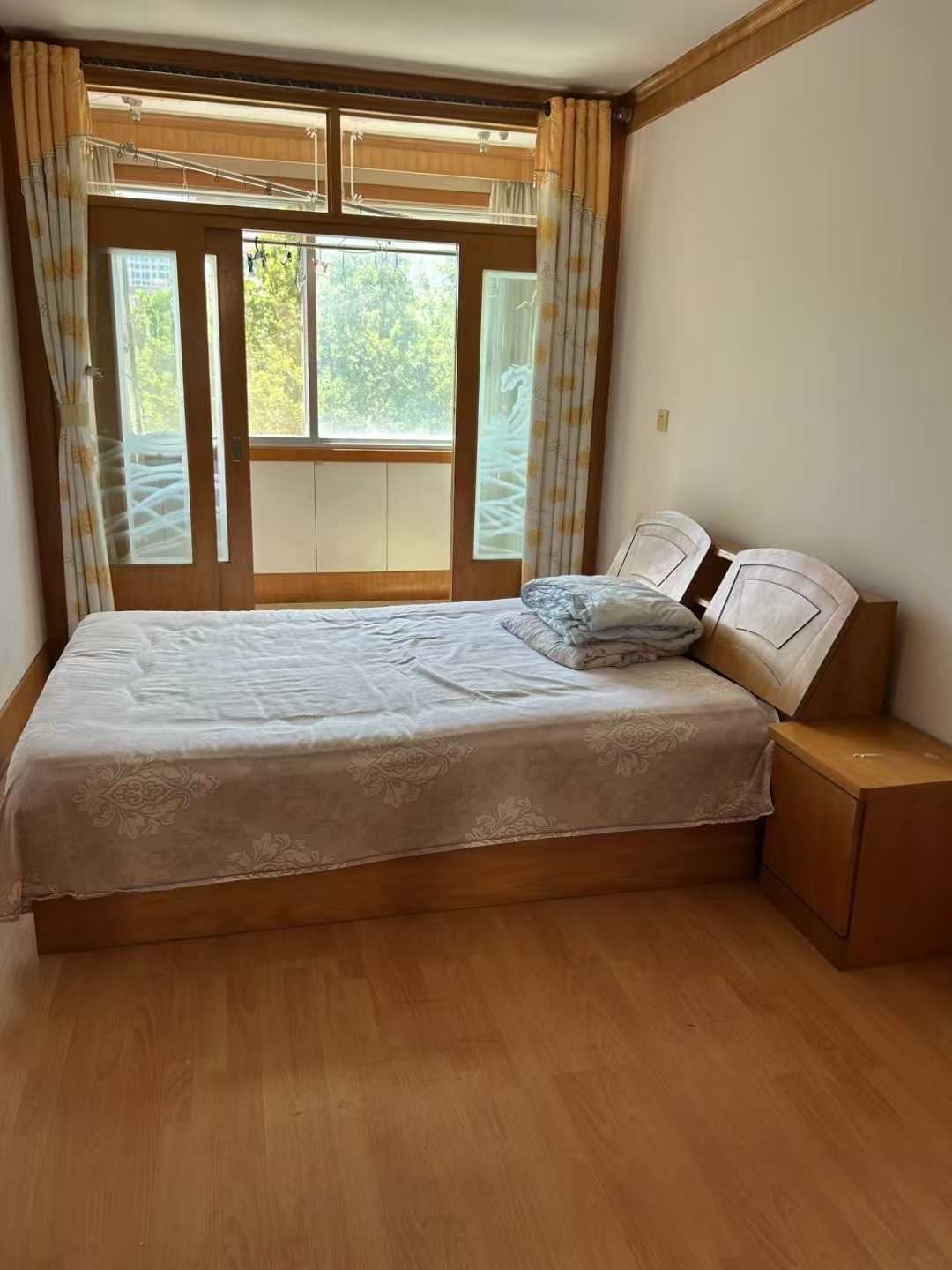 短租三个月，中豪小区三楼90平两室两厅，家电齐全，干净板正，拎包入住
